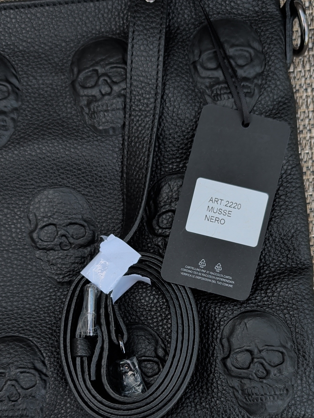 IOpelle Italia Black Leather Skull Embossed Clutch/Crossbody Bag NWT - Picture 2 of 5